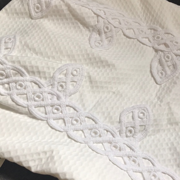 White dress - Picture 1 of 3